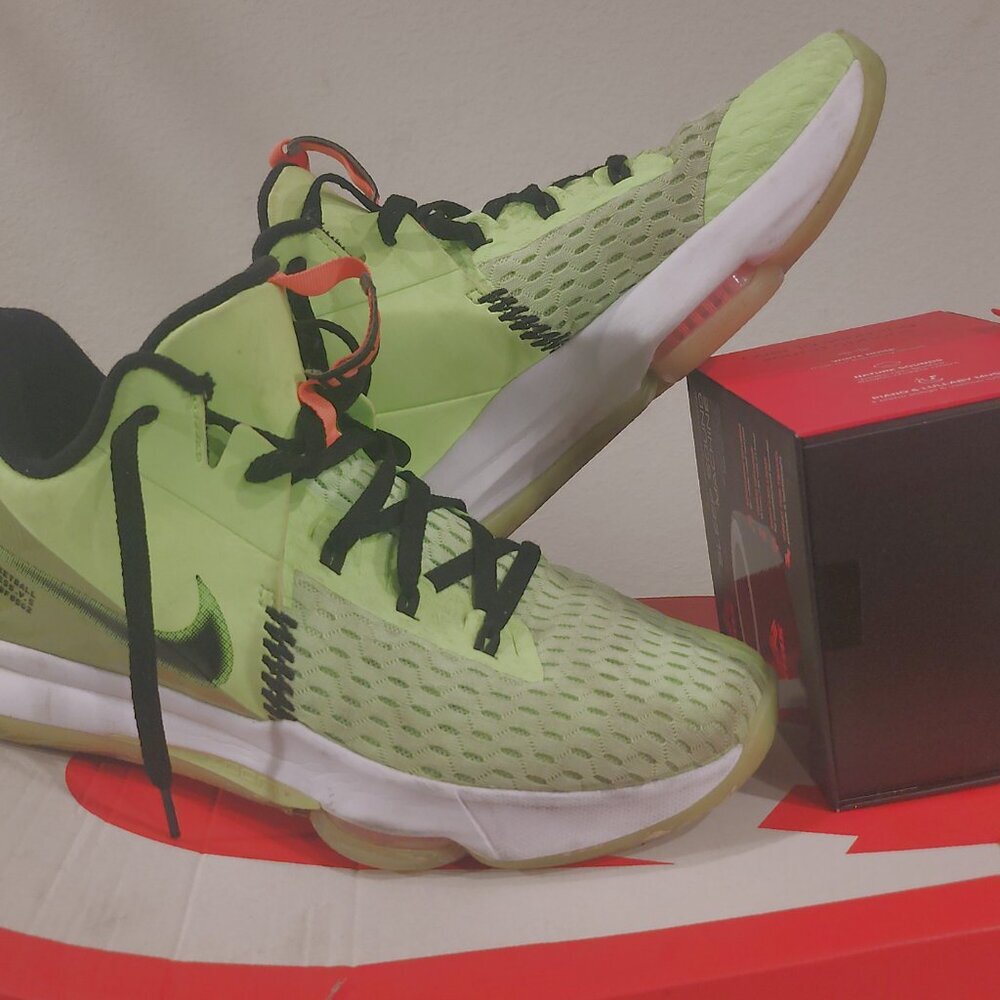 Size 12 - Nike LeBron Witness 5 Grinch Perfect For Any Collection - Picture 10 of 11